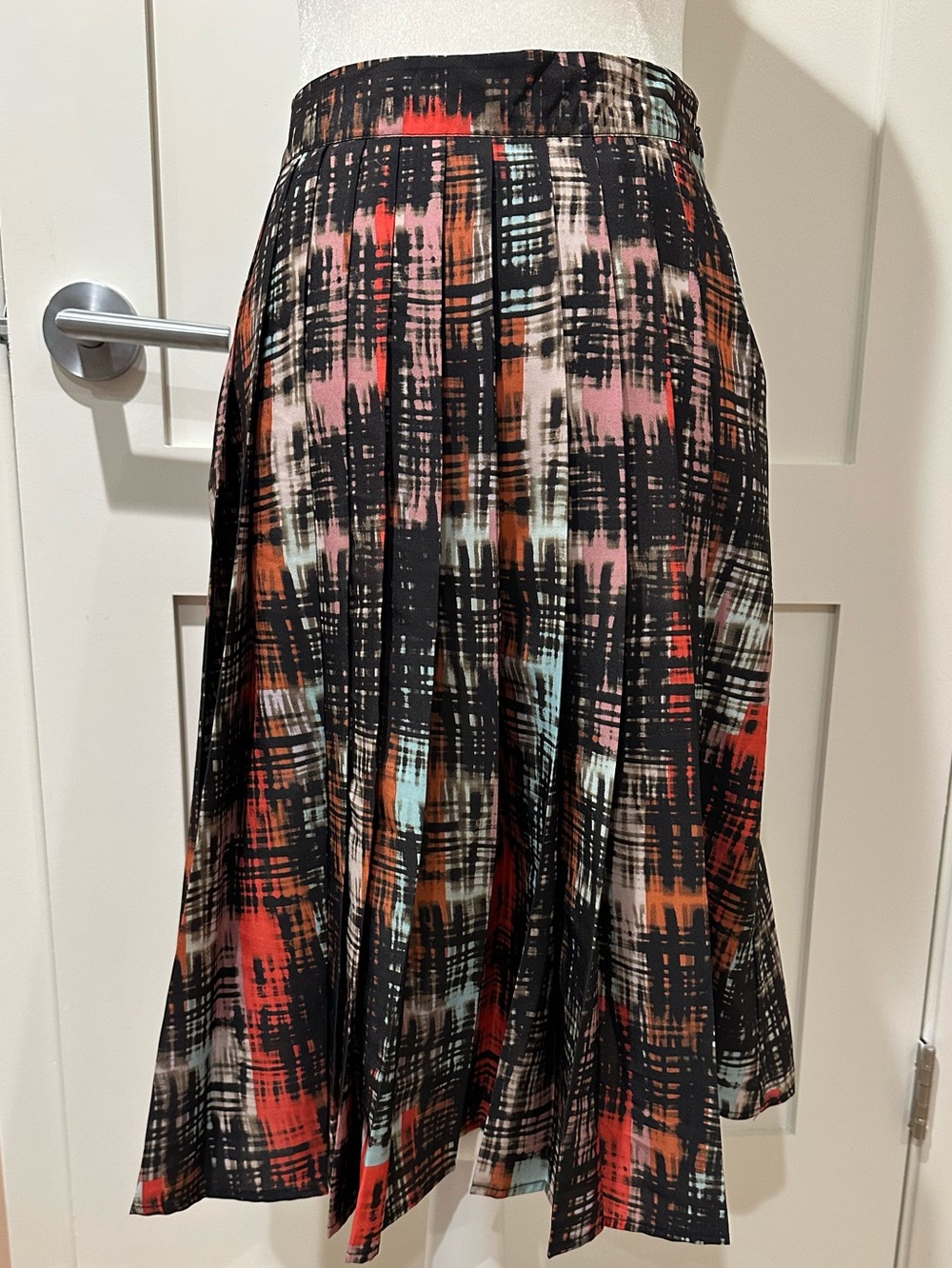Fynn and Rose size 0 multicolor abstract plaid pleated skirt